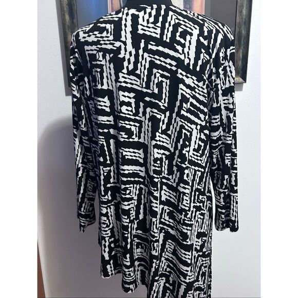 Travelers by Chico's Women’s Size 3 (XL) Black White Asymmetrical Tunic Top - Picture 5 of 11